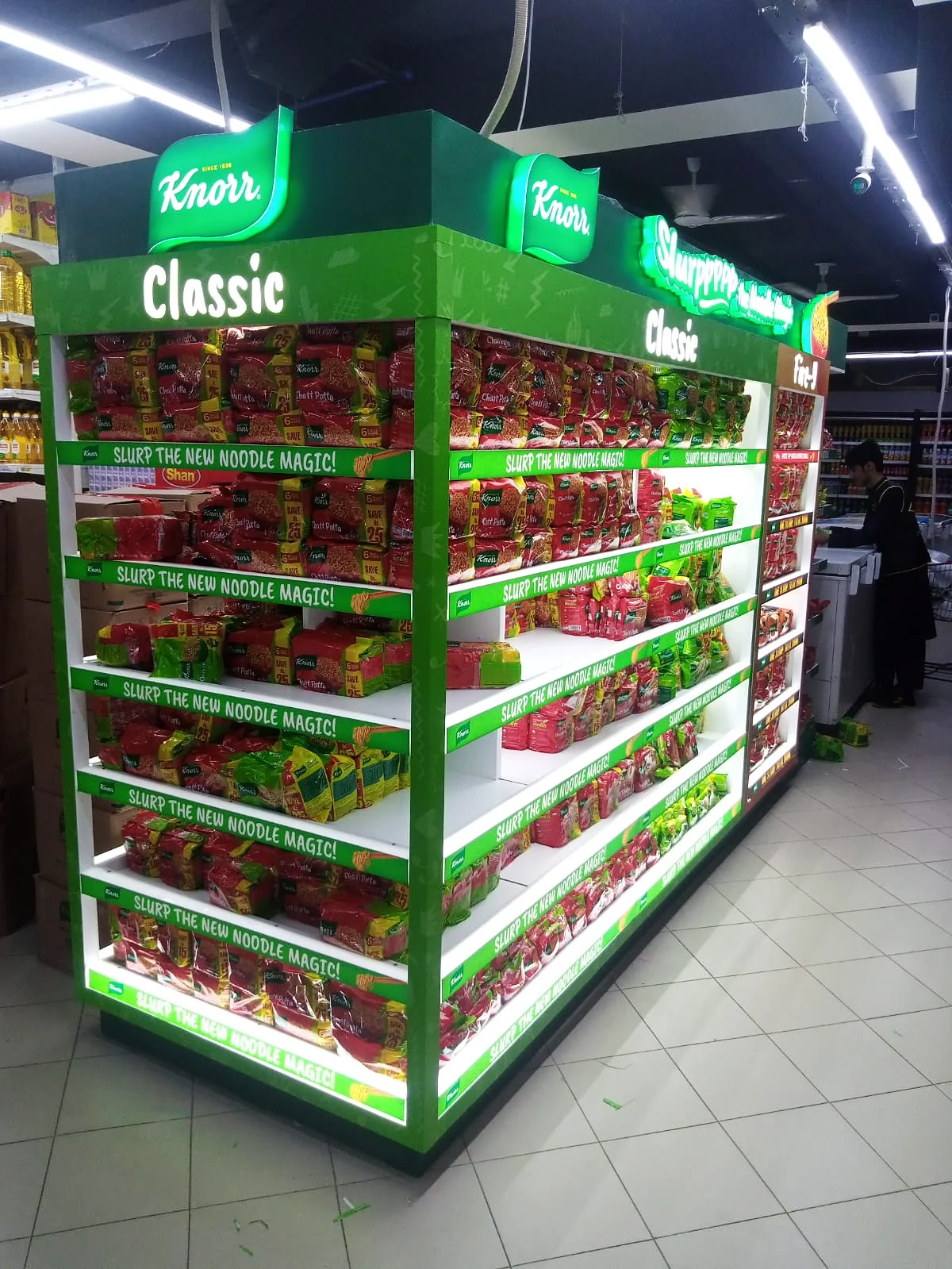 Double-sided illuminated Knorr noodle island