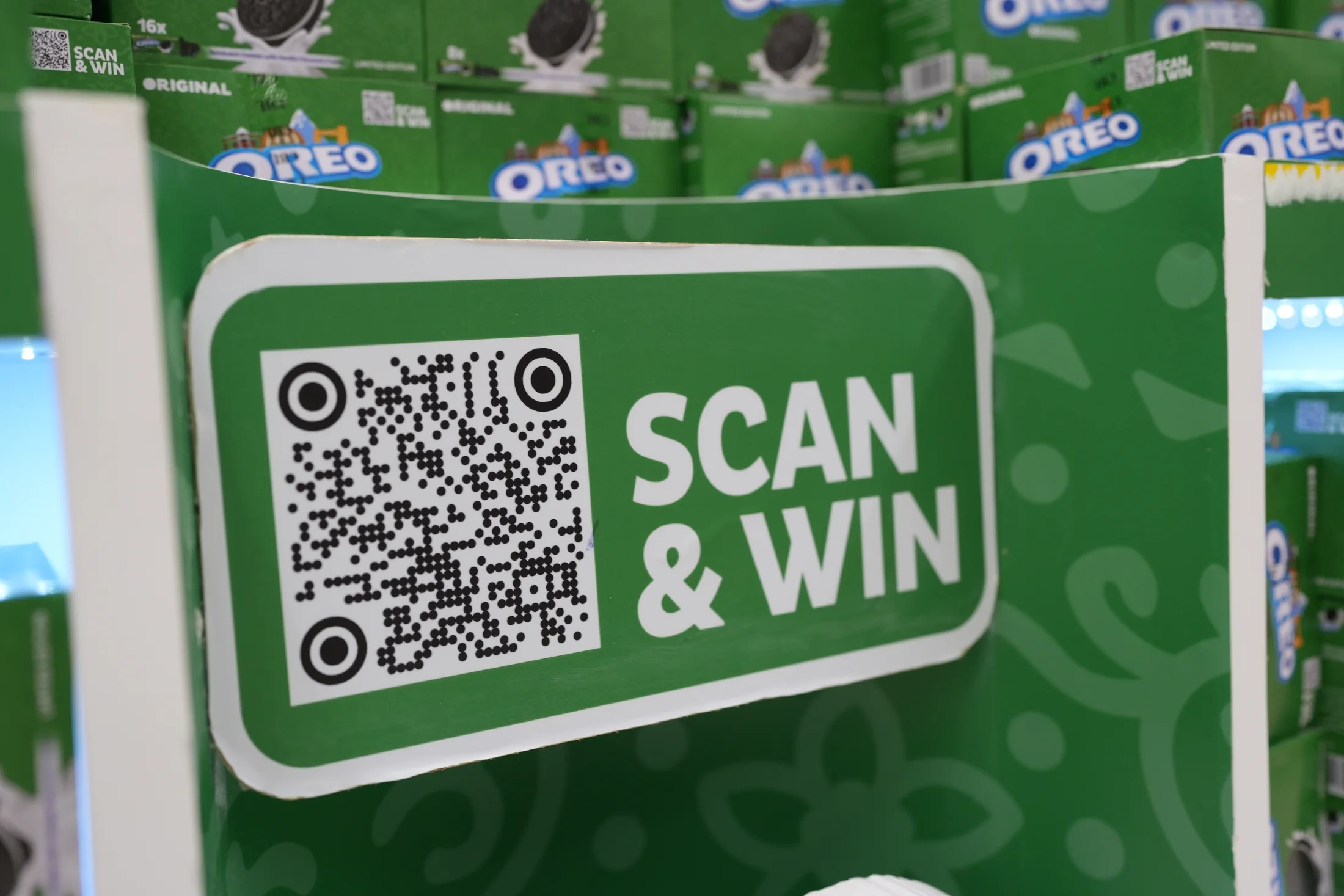 Close view of the original Scan and Win panel on the Oreo island