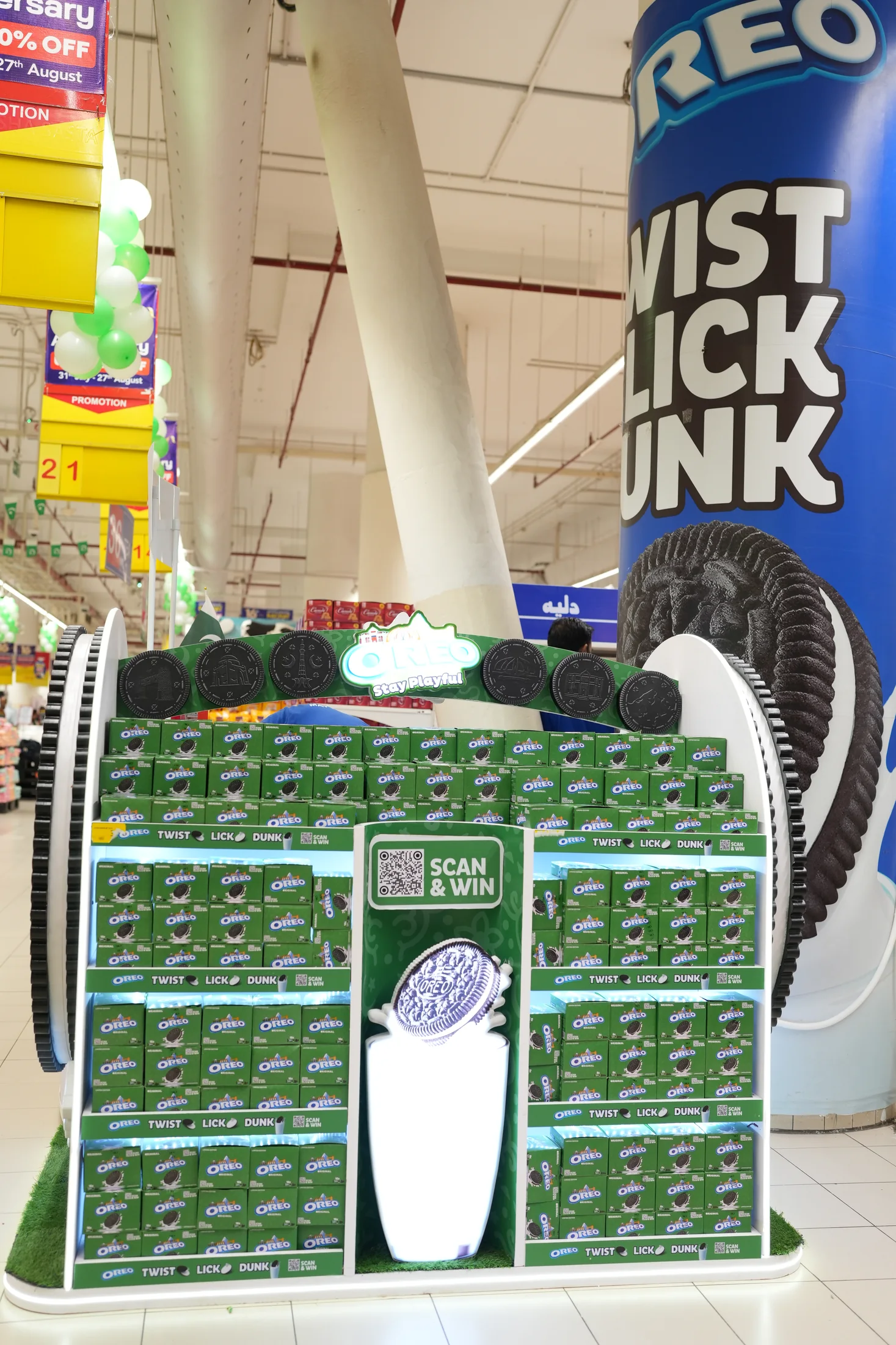Oreo island installed beside a blue Twist Lick Dunk pillar wrap