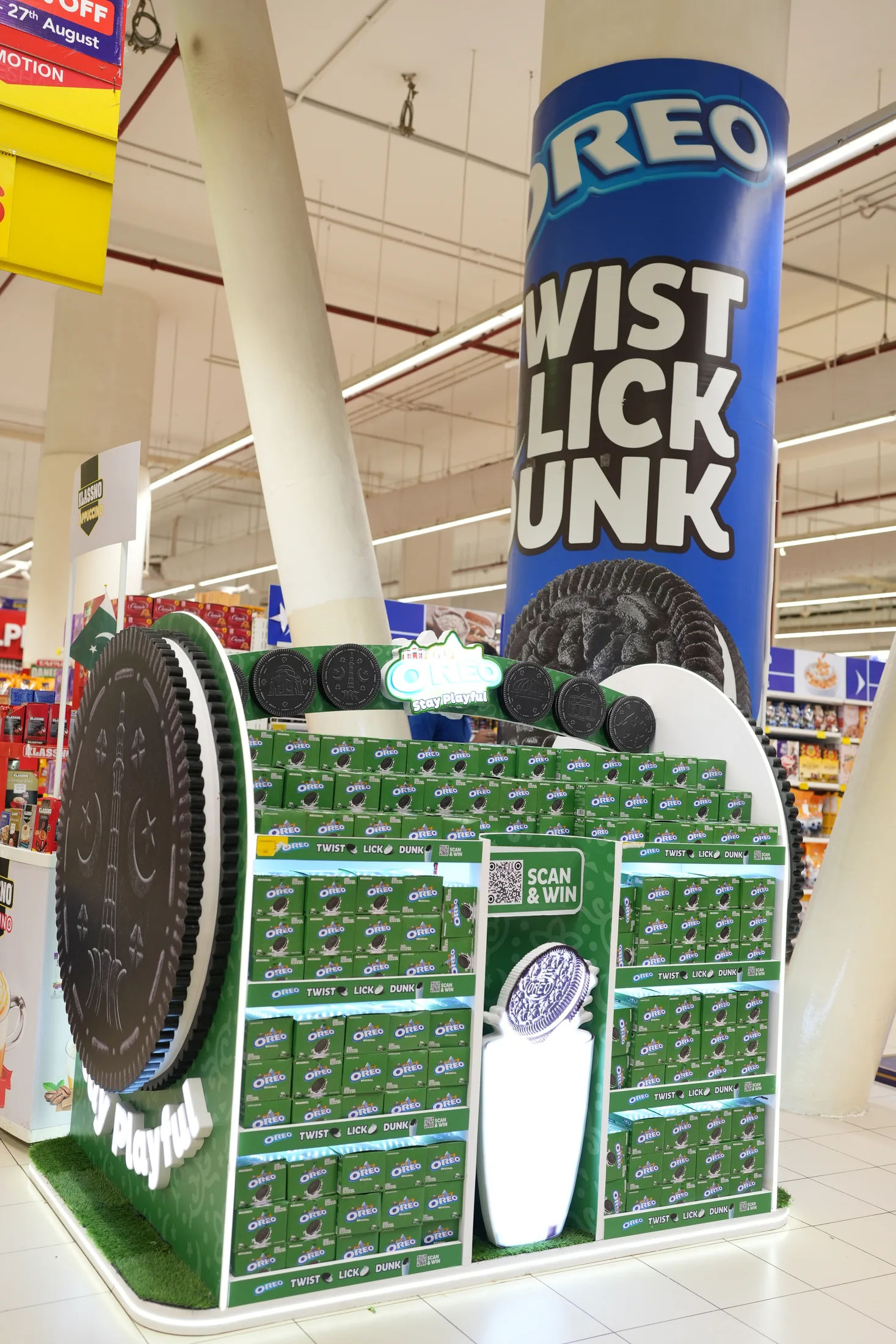 Portrait view of the Oreo island and the full blue pillar wrap in store context