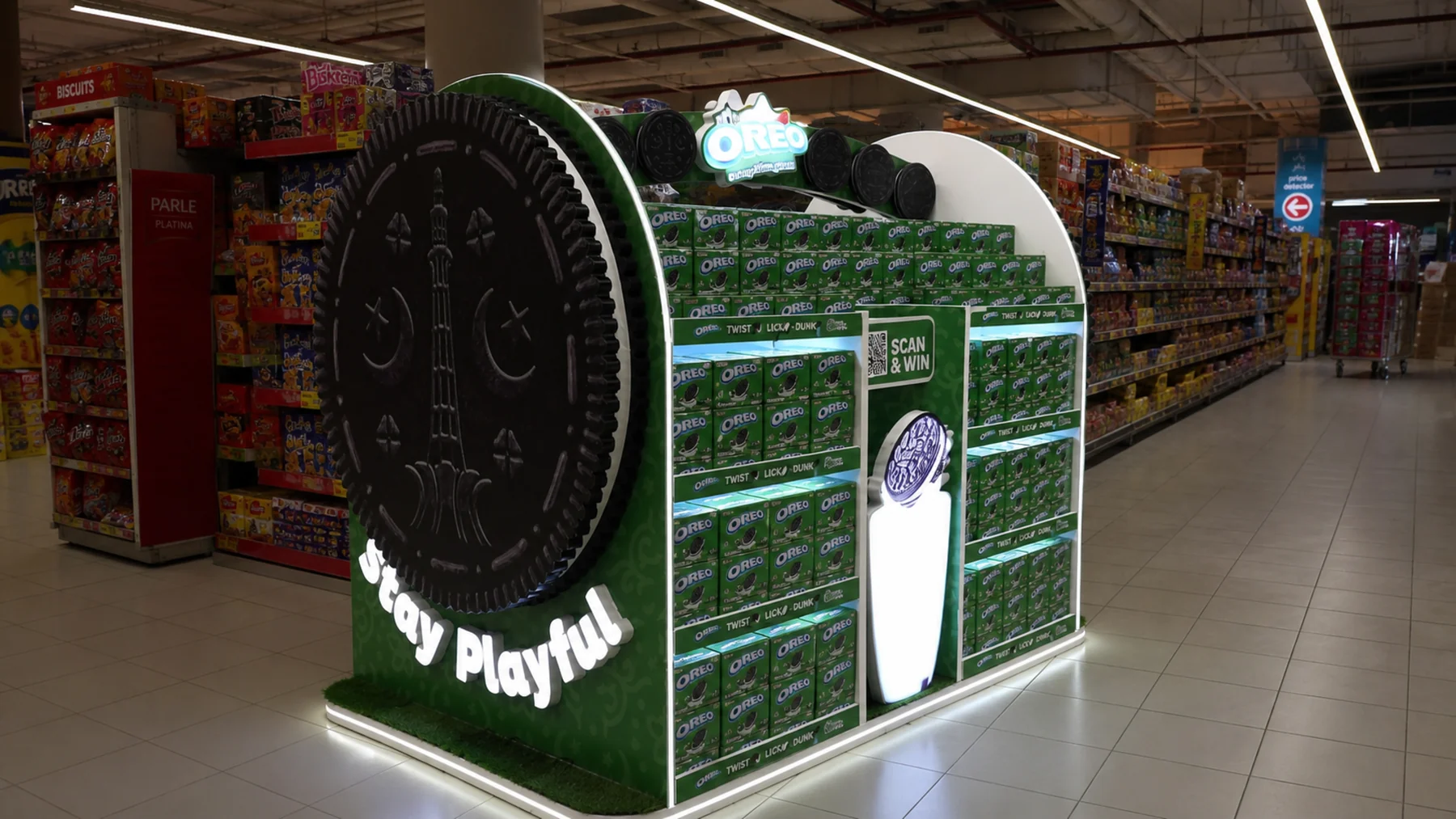 Oreo units and arch seen down the length of the aisle
